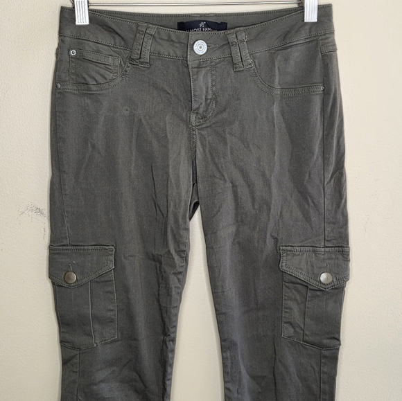 Almost Famous | Stretchy Olive Green Skinny Cargo Pants Juniors Size 3 - Picture 2 of 5